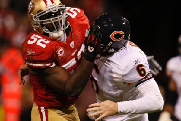 Photo of Patrick Willis tackling Jay Cutler